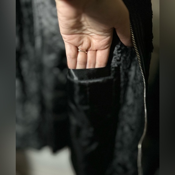 Dennis Basso Black Faux Fur Vest with Satin Lining, Multi-pockets, Size XL - Picture 9 of 9